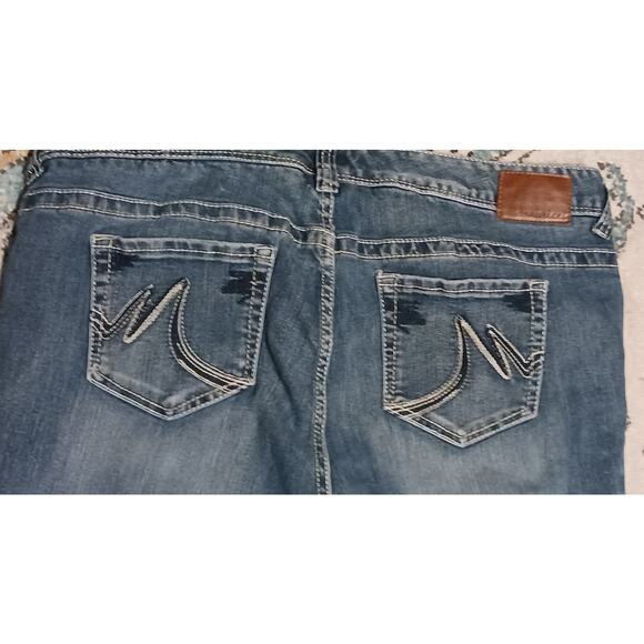 Maurices Womens Dylan Faded Mid-Rise Bootcut Jean's 20 Short measures. 36Wx29L - Picture 3 of 8